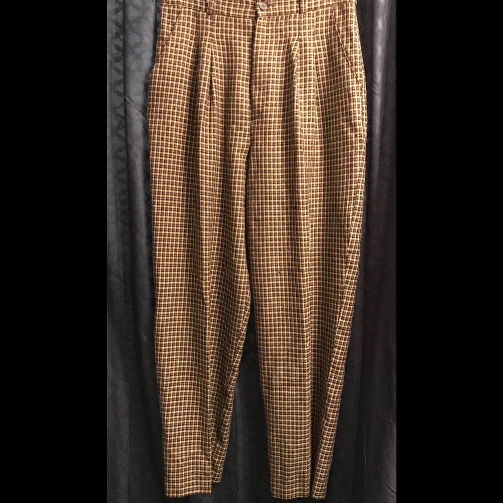 Hillary Blake New York Houndstooth pleated pants.